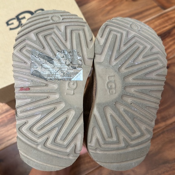 Toddler size US 8 chestnut Uggs. Good condition - Picture 5 of 5